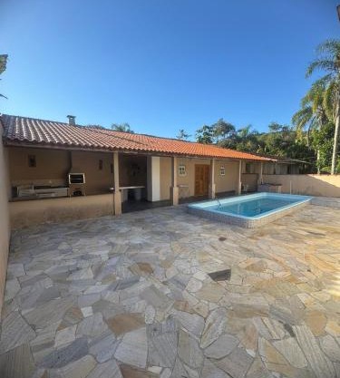 Casa Jd São Lourenço na rua da praia sendo 2 praias