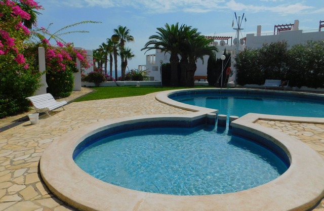 Casa Julia 4 bedroom, 3 bathroom, close to the beach & communal pool