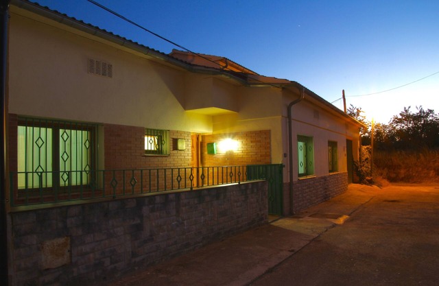 CASA LA FÀBRICA, maison de vacances pour 10 personnes