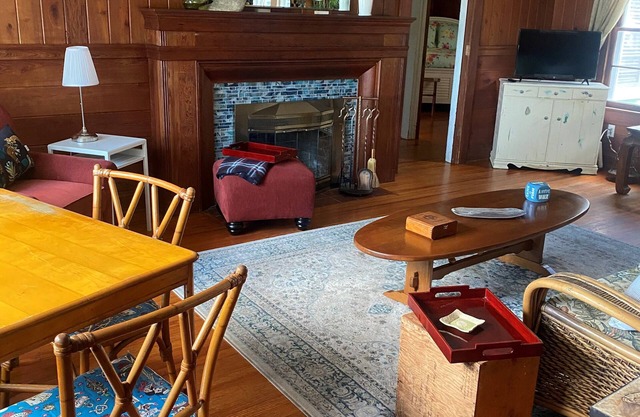 Casa La Flora -Casual Elegance & Old Florida Charm- Location, Location, Location