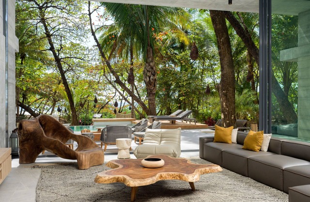 Casa Lanui, large beachfront luxury villa by Elite Beach Villas