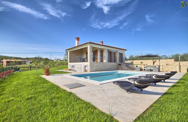 NOUVEAU SPA - Charmante maison avec piscine au sommet de la colline avec super vue.