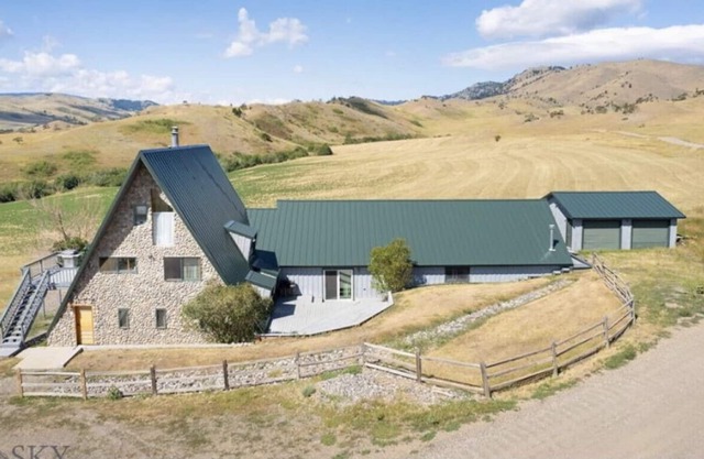 Casa Livingston · 5 Bedroom, 5 bath, Pool and Hot Tub!