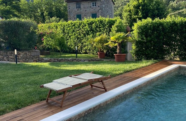 Casa Locci, villa with swimming pool a stone's throw from Lucca
