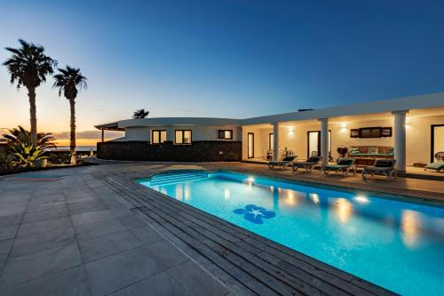 Casa Marina with pool, garden and terrace