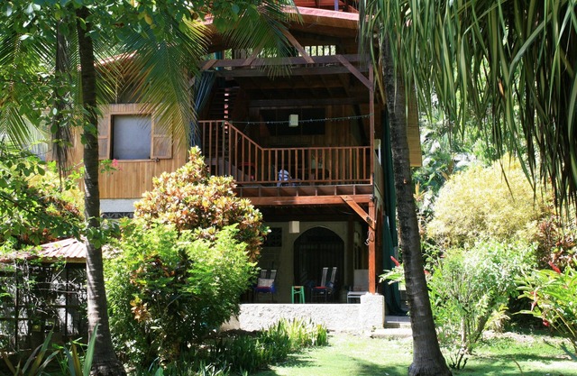 Casa Montezuma: Spectaculaire Almond-Wood House avec auvent vue Pont