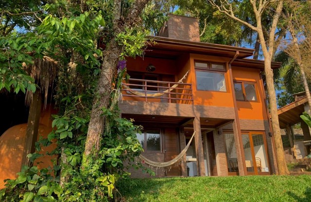 Casa na montanha em condomínio de alto padrão