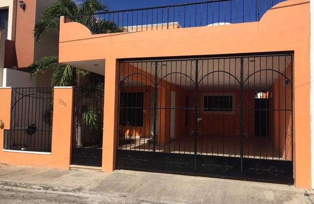 Casa Nidia confortable près de Altabrisa wifi a / c plat