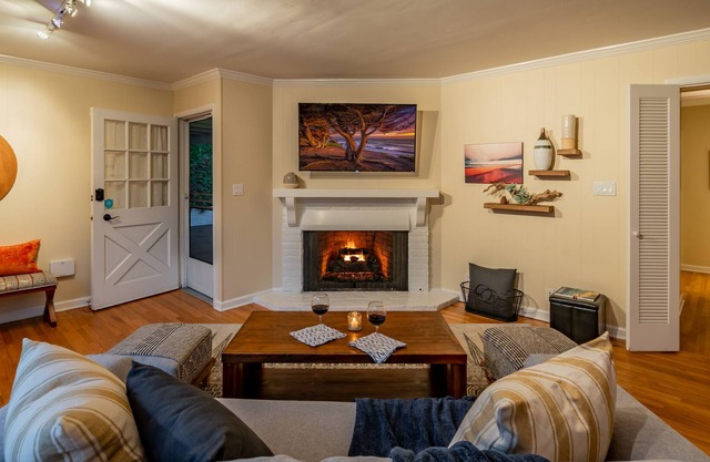 Casa Palmas North - Cozy Montecito Beach house