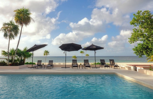Spacious 7-bedroom villa Beach Front Villa with WiFi and AC in awesome Cozumel
