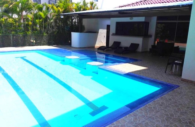 Casa Quinta Piscina Privada en el Condominio Campestre el Peñon Girardot