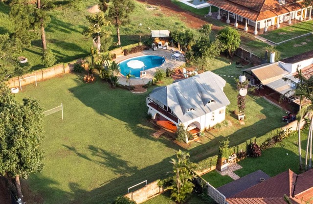 " Casa quinta "San Bernardo" Con Pileta y amplio jardín
