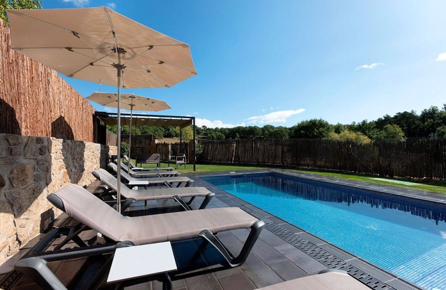 CASA ROVIRA (Magnifique maison rurale avec jacuzzi dans le jardin et piscine privée)