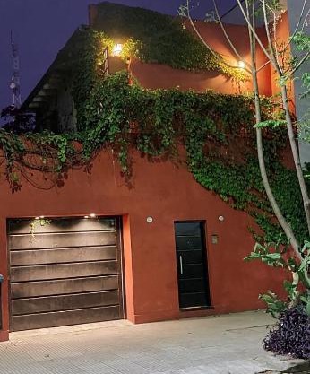 Casa Roja. Oasis Urbano