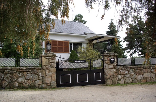 Casa rual completa de 12 plazas max. en la sierra de madrid