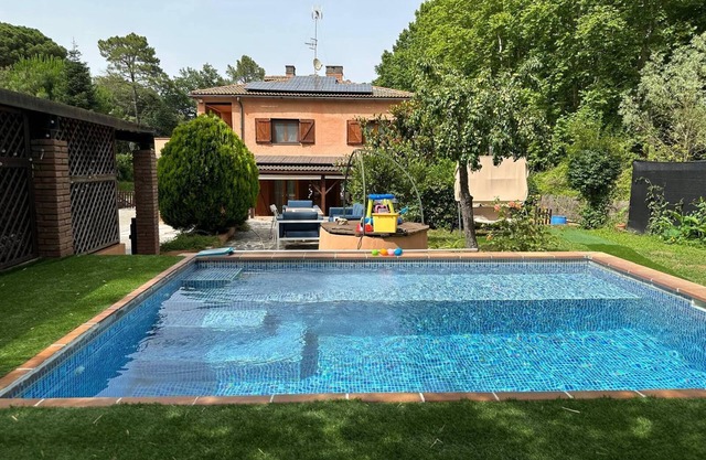 Casa Rural con Piscina, Climatizada Para 14 Personas