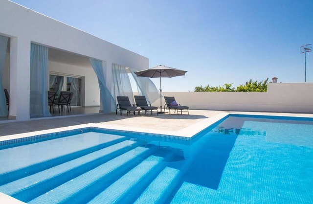 Casa Rural "Villa MyJ" avec piscine, jardin, terrasse et Wi-Fi