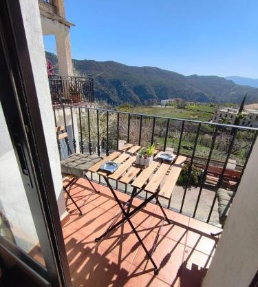 Casa Rural hasta 14 personas Alpujarra Granadina, La Almazara