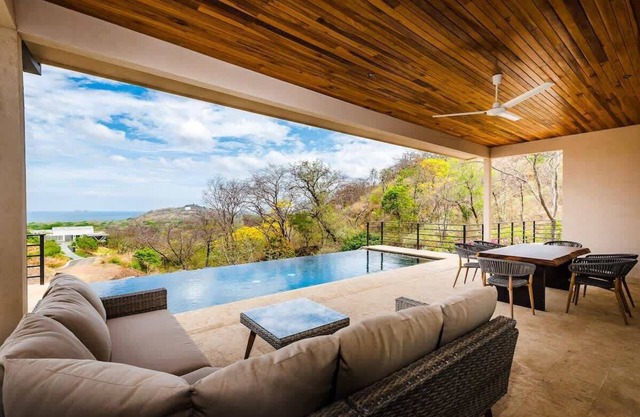 Luxury home with ocean view and private pool - At Mar Vista Gated Community