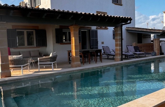 Majestueuse villa récemment rénovée dans le centre de Cala Llombards