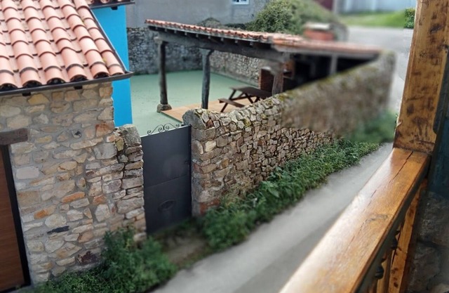 Casa tipica asturiana con su corredor patio cerrado con cenador ideal familias