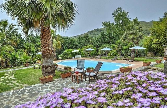 Casa Turchino D: Un appartement confortable qui fait partie d'une villa située dans une position tranquille.