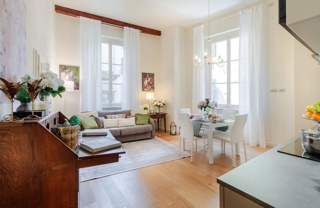CASA UGOLINO, State of the Art Central 2 Bedrooms Apartment in Lucca