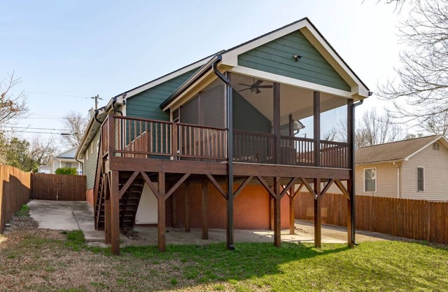 Minutes to Duke and Downtown-Fire pit-Fenced yard
