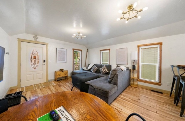 Casa Verde near Downtown-3BR