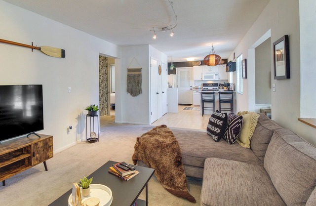 'Casa Verde' - Renovated Cottage in Show Low!