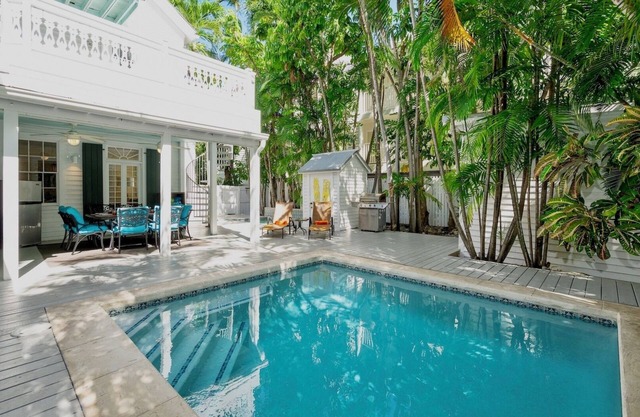 << CASA VICTORIA @ VIEILLE VILLE >> Maison et piscine historiques spacieuses + DERNIERS SERVICES CLÉS ...