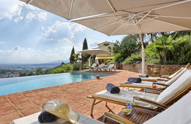 Casanivi 14+2 - Sept Chambres Villa, Couchages 16