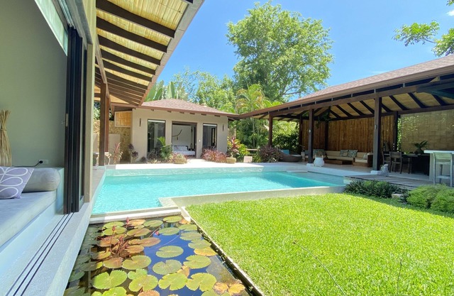 Casas de Agua, Villa Agua Verde. Sentier naturel à la plage.