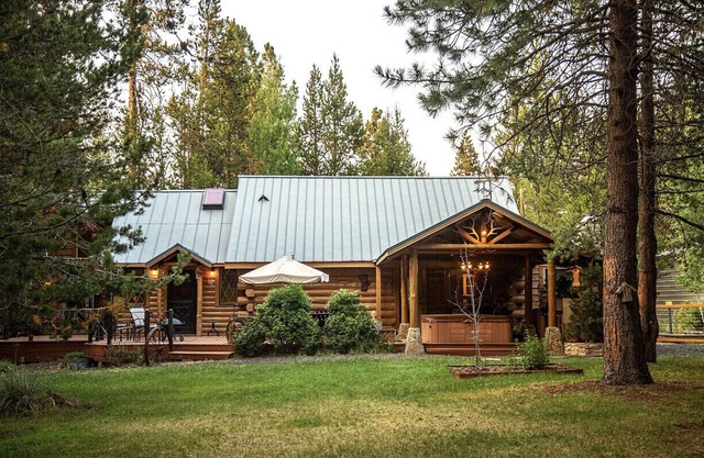 Cascade Basecamp | Fully Fenced/Hot Tub/Private!