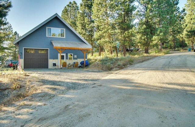 Cascade Cabin Hideaway w/ Views, 1/2 Mi to Lake