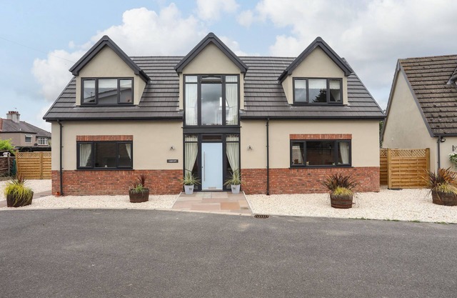 CASCON, family friendly, luxury holiday cottage in St Asaph