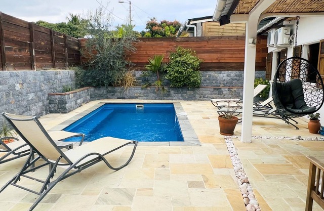 Case Noalys, 3 chambres climatisées, piscine chauffée, Saint Gilles les Bains