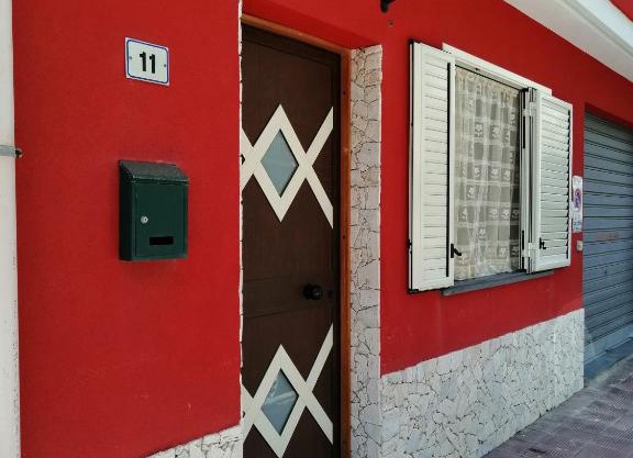 Casetta Rosso Tulipano