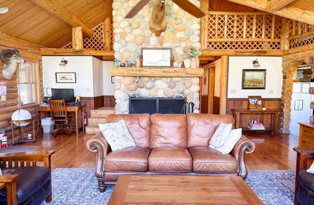 Casino Pines - on the bank of the Salmon River!