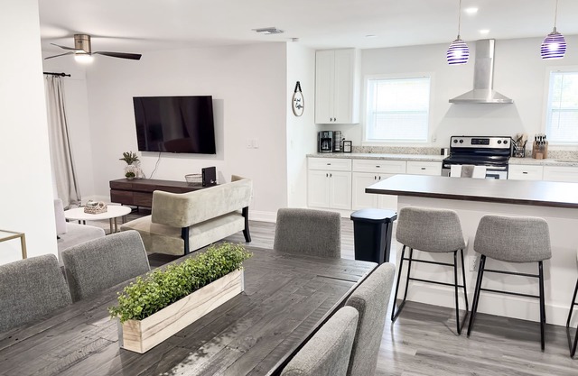 Casita del Sol - Minutes From Downtown and Beaches