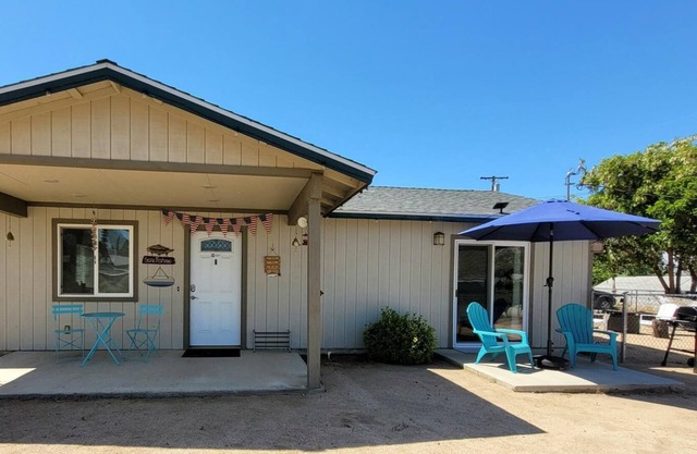 Casita Isa is located 1 mile from the Lake!