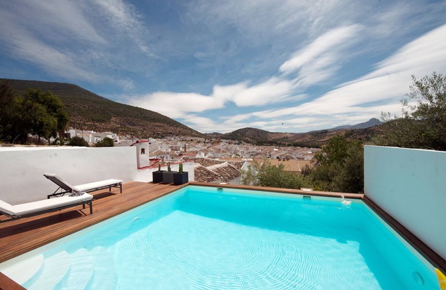 Casita avec superbe vue, piscine privée, airco au centre des villages blancs
