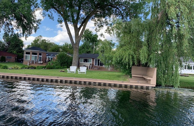 Cass Lk Lakefrnt 3 BR Home Add'l 3BR Home next dr add'l bking 45 min.- Detroit