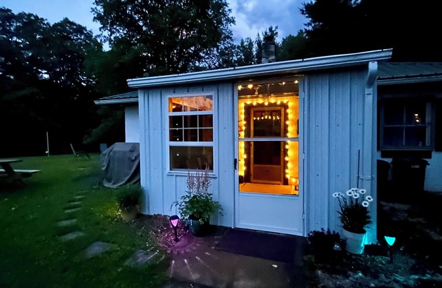 Cassio’s Cottage - A private, cozy little place under PoCo’s dark skies