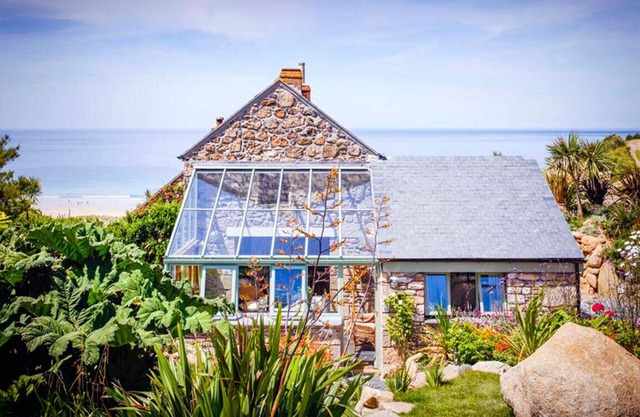Castaways, Beach Cottage, Sea View, Garden & Patio