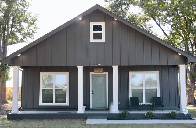 Caster, Steel Bend Guest Houses: Caster