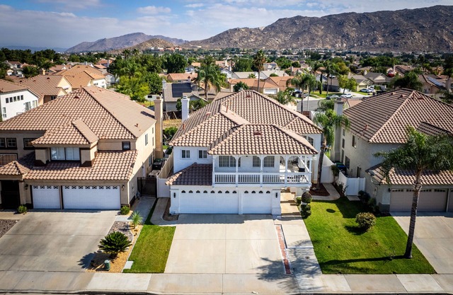 4bdrm Castle in Moreno Valley Ranch