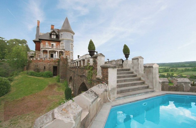 Chגteau dans Spa avec piscine privיe