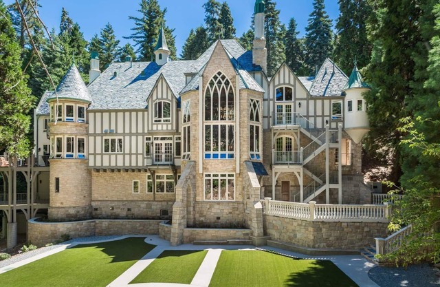 Château dans la forêt