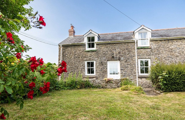 Castle View, Holiday Cottage Carew Newton, Sleeps 4, 2 bedrooms, bathrooms